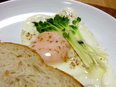 カイワレつき目玉焼き