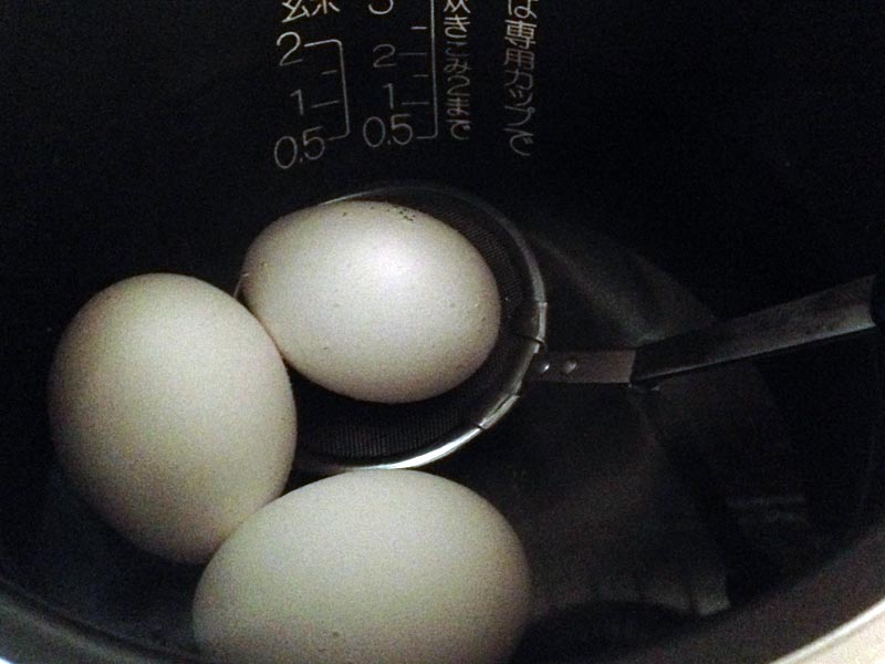温泉卵を炊飯器の保温機能で作る